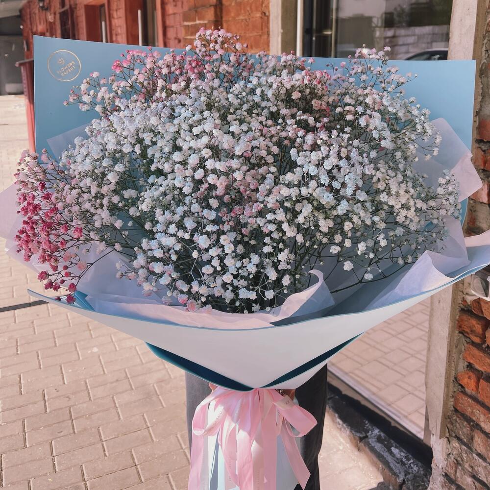 Букет из радужной гипсофилы 