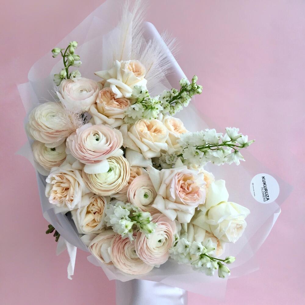 Авторский букет 2. ранункулюс, пион роза, дельфиниум