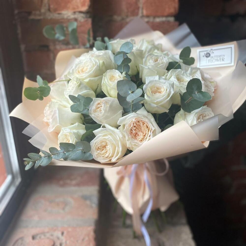 Букет из 25 пионовидных роз в стильной упаковке 