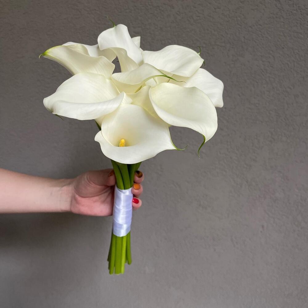 Свадебный букет из белых калл Свадебный букет из белых калл