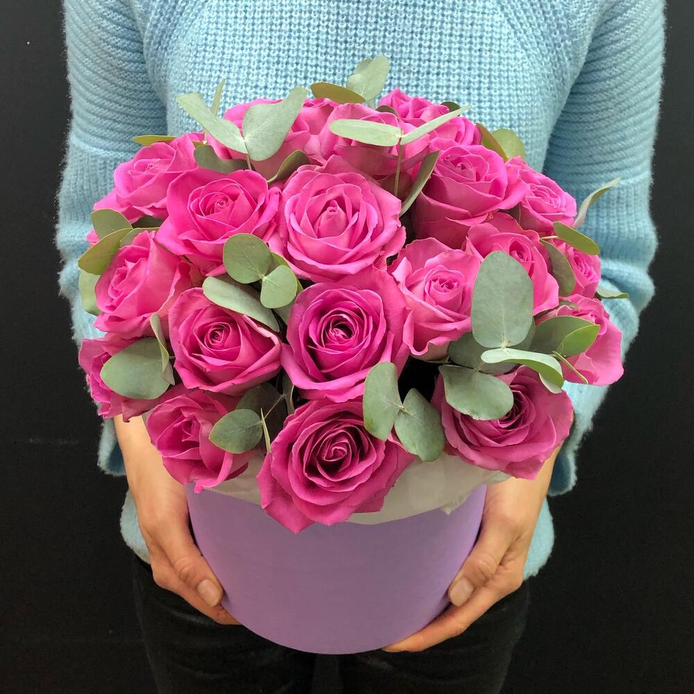 Розовые розы с эвкалиптом Розовые розы с эвкалиптом