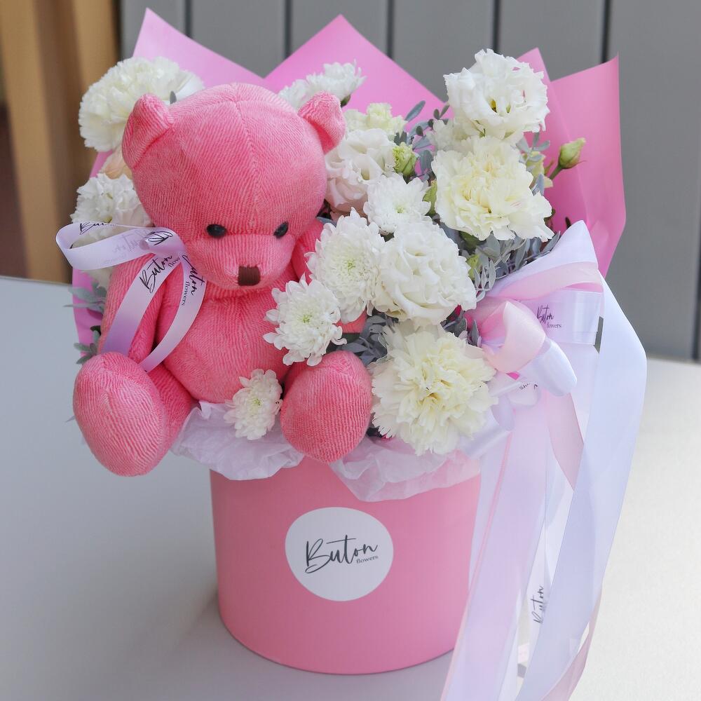 Цветы в коробке с мишкой 