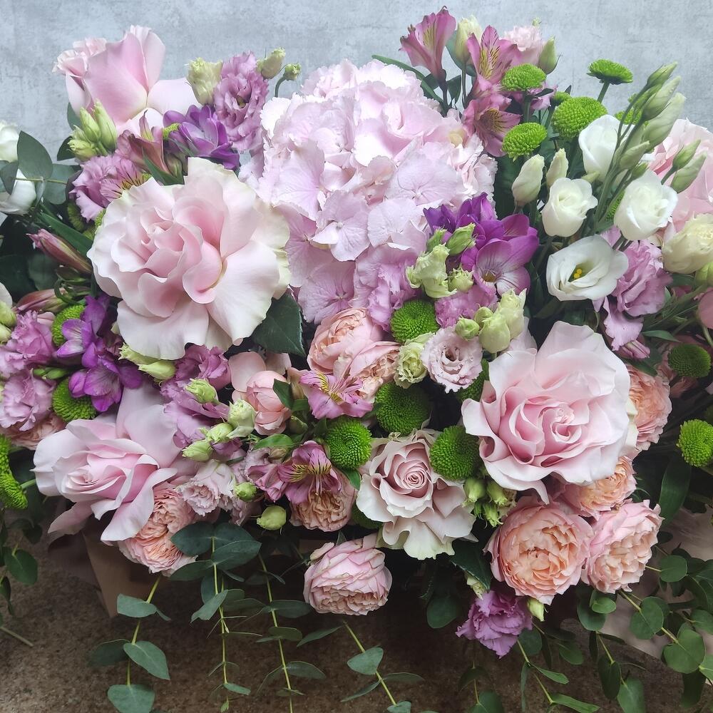 Розовая феерия с гортензией и французскими розами Розовая феерия с гортензией и французскими розами