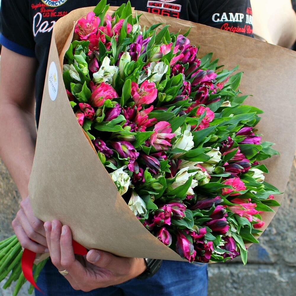 Букет из альстромерии