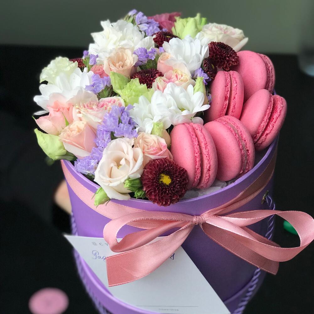 Сладкая коробочка с макарунами