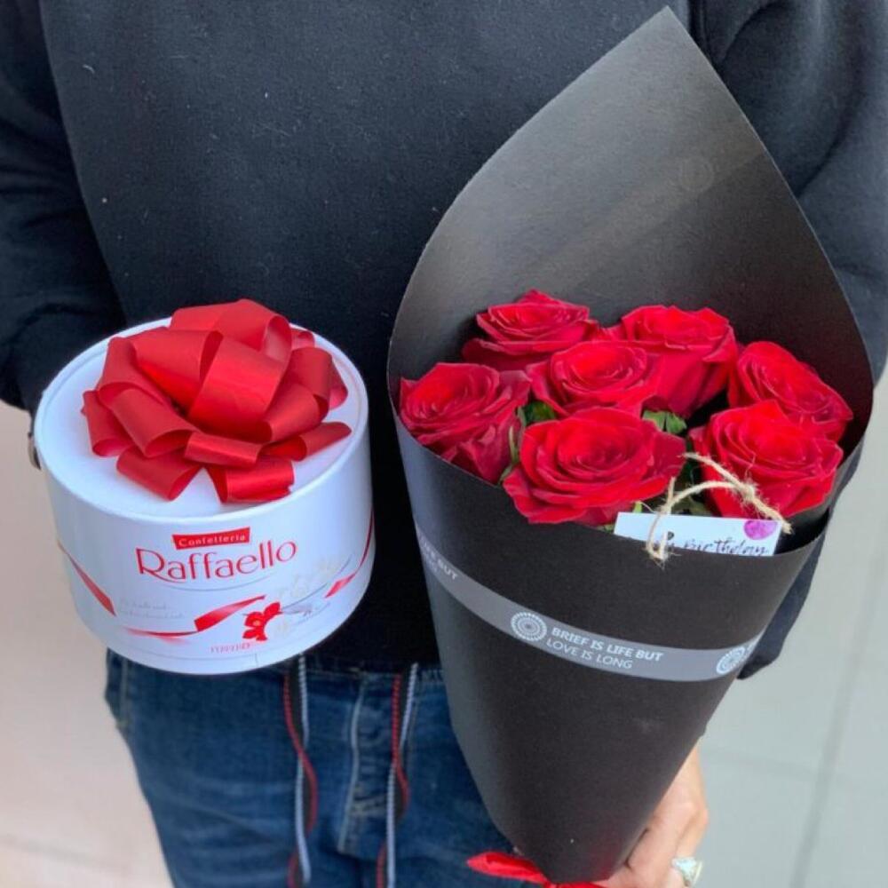 Букет из роз с рафаэлло