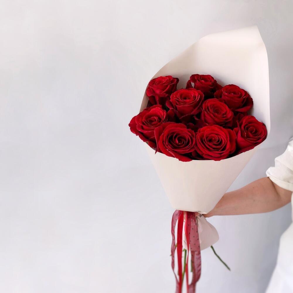 9 высоких красных роз