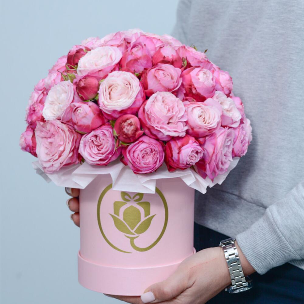 Шляпная коробка SASHA из пионовидных роз