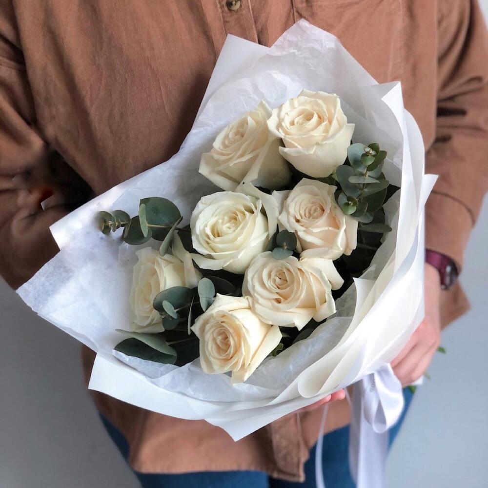 Букет комплимент из белых роз