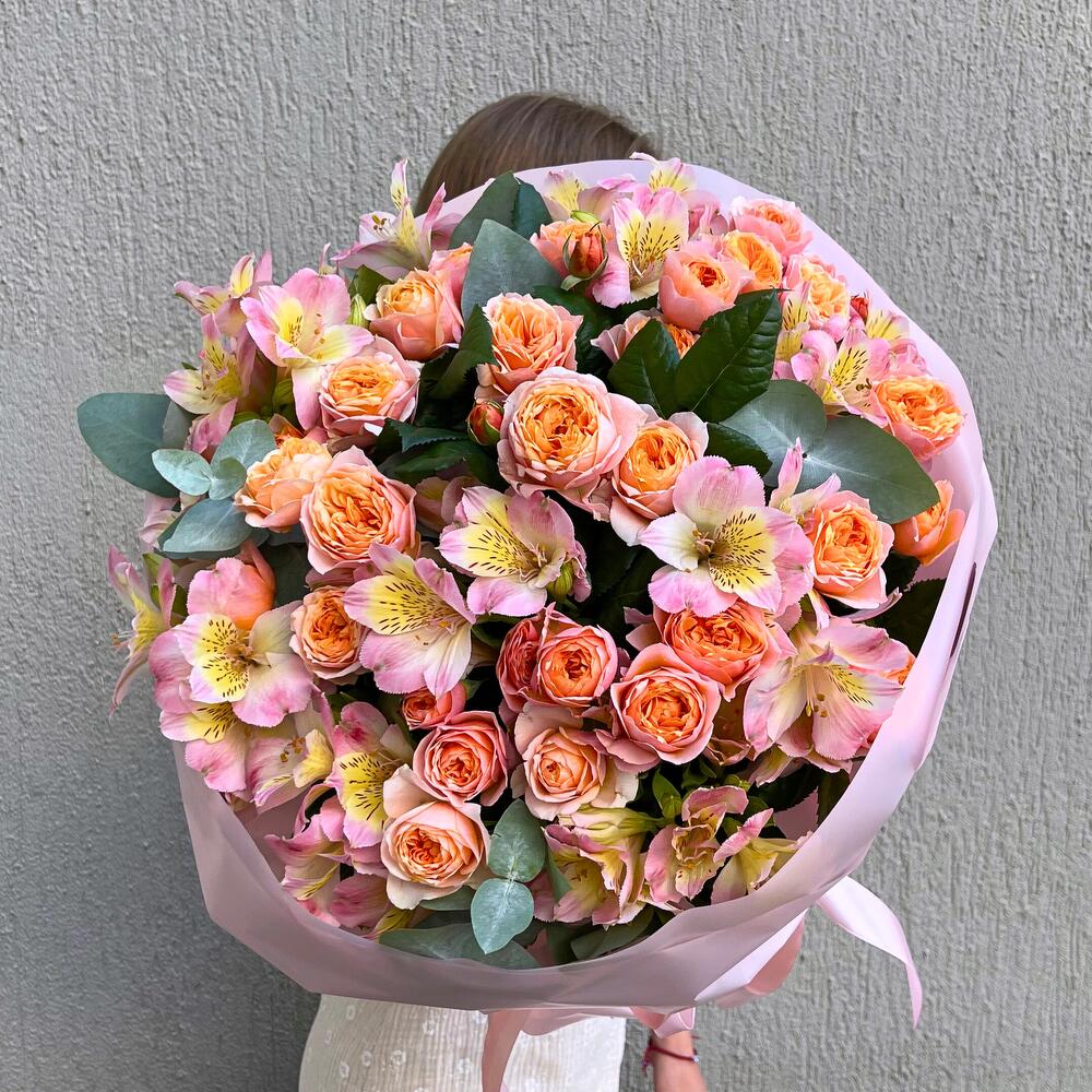 Букет микс роз и альстромерии